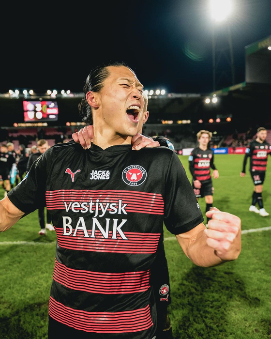 FC Midtjylland forward Cho Gue-sung celebrates during a Superliga match against Vejle BK at MCH Arena in Herning, Denmark in a photo shared on Midtjylland's official Instagram account on Sunday. [SCREEN CAPTURE]