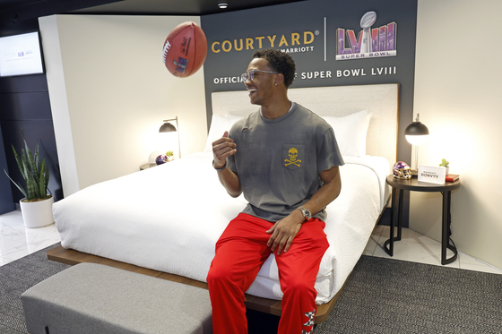 NFL wide receiver Garrett Wilson joins Courtyard by Marriott, the official hotel of the NFL, to showcase this year's Super Bowl Sleepover Suite at Allegiant Stadium on Feb. 8 in Las Vegas. [AP/COURTYARD BY MARRIOTT]