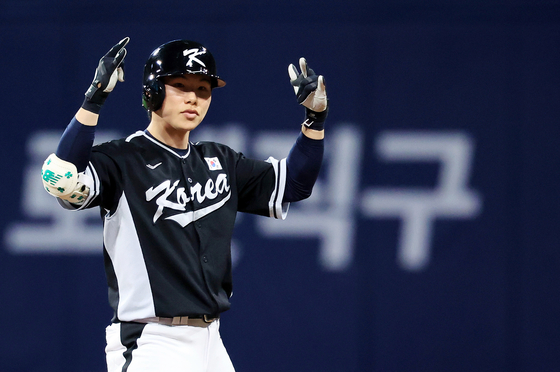Korea's Kim Hye-seong celebrates after hitting a double during an exhibition game against the Los Angeles Dodgers at Gocheok Sky Dome in western Seoul on Monday.  [YONHAP]