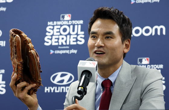 Former Korean major league pitcher Park Chan-ho speaks at a press conference at Gocheok Sky Dome in western Seoul on Wednesday.  [NEWS1]