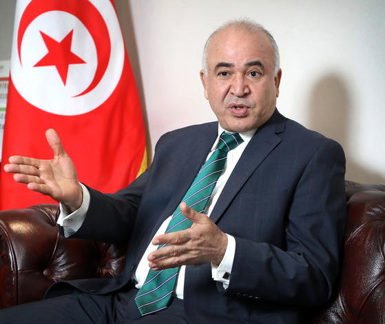 Ambassador of Tunisia to Korea Kais Darragi speaks to the Korea JoongAng Daily during an interview at the Tunisian Embassy in Yongsan District, central Seoul, on Monday. [PARK SANG-MOON]