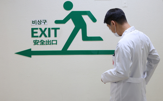 A medical professional by a staircase inside a general hospital in Daegu on Thursday. [YONHAP] 