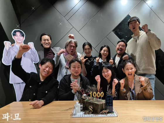Director Jang Jae-hyun and cast of ″Exhuma″ celebrate the film surpassing 10 million admissions mark on Sunday. [SHOWBOX]