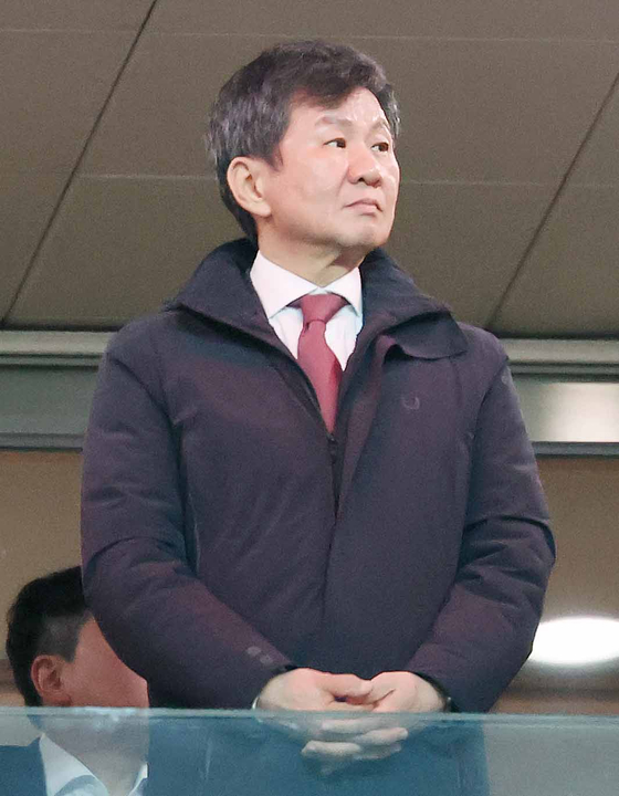 Korea Football Association Chairman Chung Mong-gyu watches a 2026 World Cup qualifer between Korea and Thailand at Seoul World Cup Stadium in western Seoul on Thursday. [NEWS1]