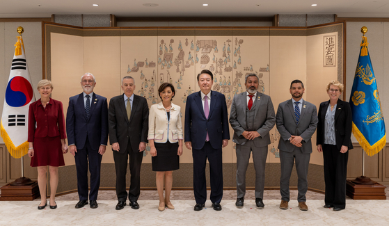 President Yoon Suk Yeol, fourth from right, poses for a photo with a bipartisan delegation of the U.S. Congressional Study Group on Korea, including Rep. Young Kim, fourth from left, and Rep. Ami Bera, third from right, at the Yongsan presidential office in central Seoul on Monday. [PRESIDENTIAL OFFICE]