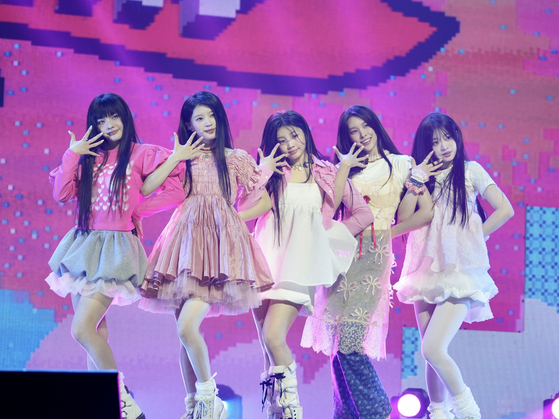 ILLIT, HYBE's newest girl group, performs ″Magnetic,″ the lead track of its debut EP, ″Super Real Me,″ during a showcase on Monday in central Seoul. [DANIELA GONZALEZ PEREZ]