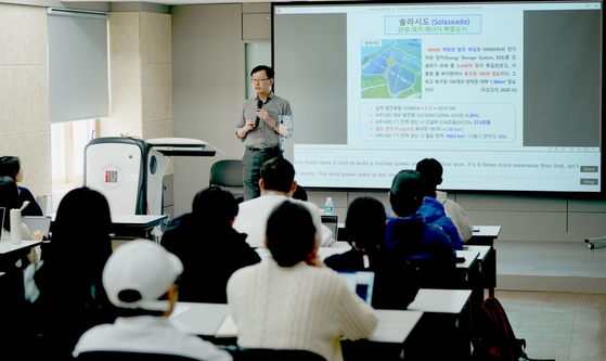 Korean lectures are translated into English at Gwangju Institute of Science and Technology's School of Environment and Energy Engineering. [GWANGJU INSTITUTE OF SCIENCE AND TECHNOLOGY]