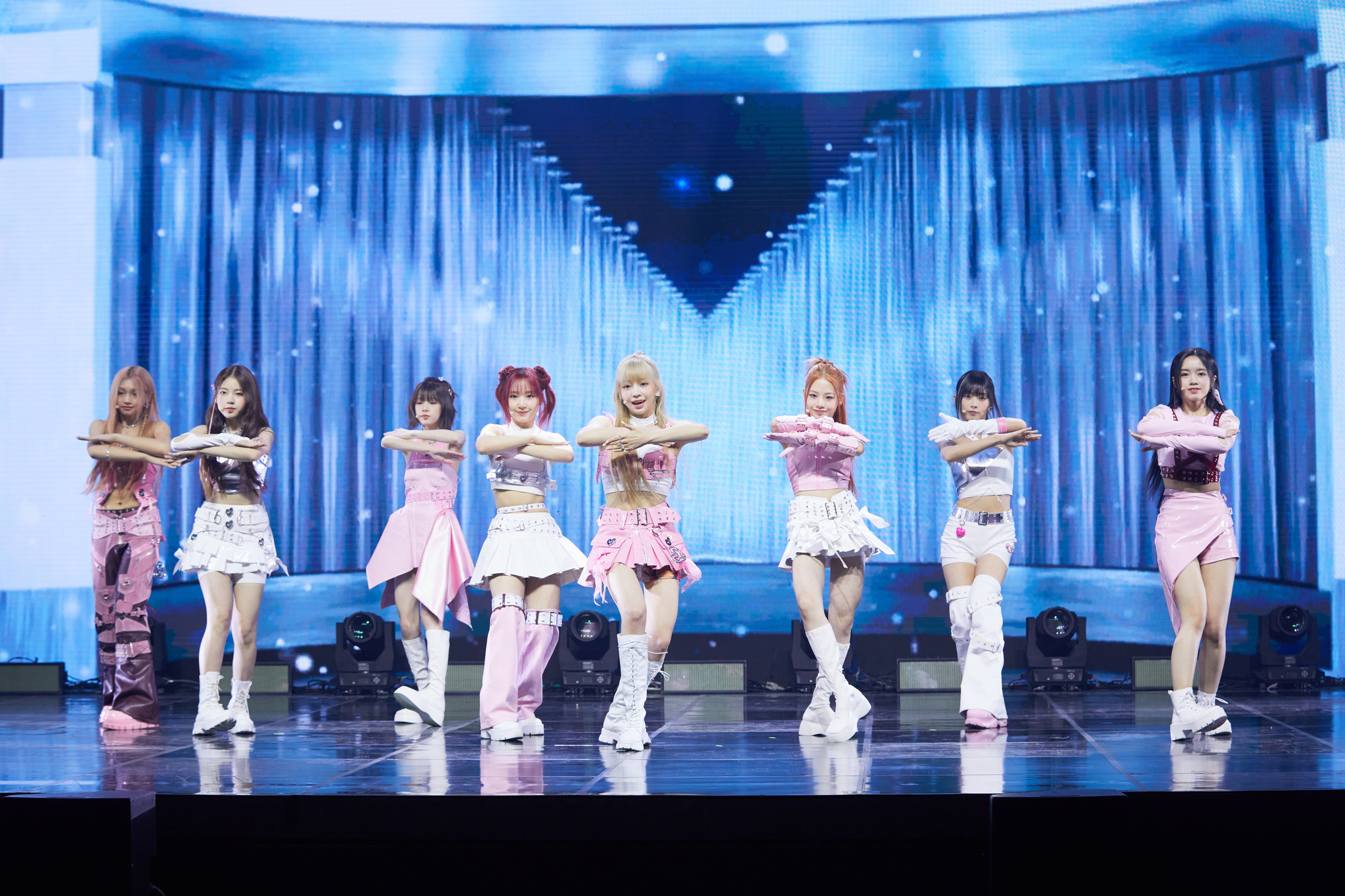 Girl group UNIS performs its lead track ″Superwoman″ during a showcase held on March 27 at the Yes24 Live Hall music venue in eastern Seoul. [F&F ENTERTAINMENT]