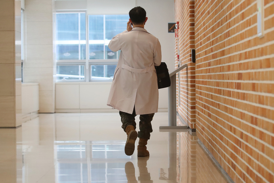 A military physician wearing a military uniform and a doctor's gown walks inside a general hospital in Daegu on Wednesday. [NEWS1] 