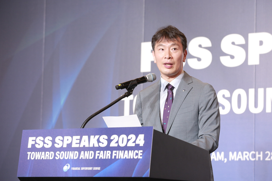 Financial Supervisory Service (FSS) Gov. Lee Bok-hyun delivers remarks during the FSS Speaks forum Thursday in western Seoul. [FSS]