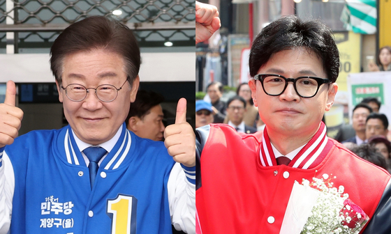 Left: Democratic Party leader Lee Jae-myung campaigns near Gyeyang Station in Incheon on Thursday. Right: People Power Party leader Han Dong-hoon greets voters at Moraenae Market in Incheon on Wednesday. [YONHAP]