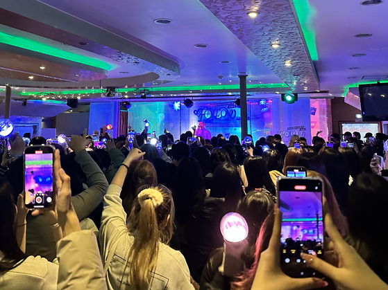 A cruise party held on Friday night at the Han River to celebrate boy band Seventeen's ″'Follow' Again to Incheon″ concerts held over the weekend [HYBE]
