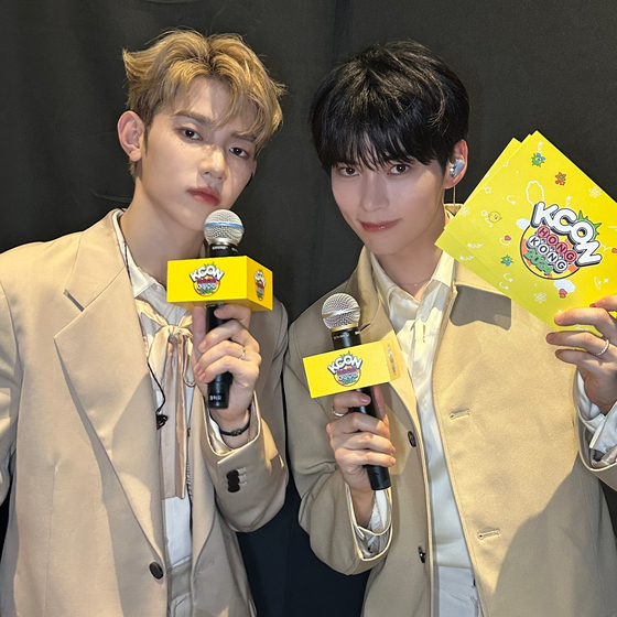 ZeroBaseOne members Zhang Hao, pictured left, and Sung Han-bin were KCON Hong Kong 2024's hosts for the festival on Sunday. [WAKEONE]