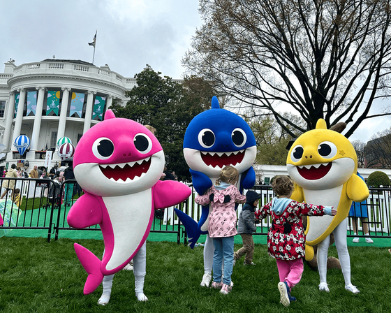 Pinkfong Baby Shark characters meet young local fans at the White House Easter Egg Roll event held in Washington on Monday. [THE PINKFONG COMPANY]