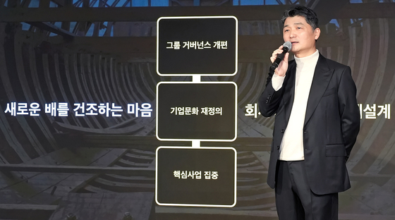 Kakao founder Kim Beom-su speaks at a company meeting held at the company's headquarters in Seongnam, Gyeonggi, on Dec. 11 2023. [YONHAP]