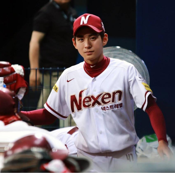 Lee Jung-hoo appears for the Nexen Heroes during his rookie season in 2017  [JOONGANG ILBO]