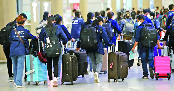 Dozens of foreign national workers enter Korea at Incheon International Airport in Incheon on July 13, 2022. [NEWS1]