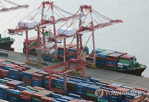 Shipping containers are stacked at a pier in the southeastern port city of Busan on Jan. 1, 2024. [Yonhap]