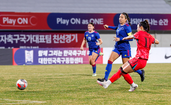 Korea's Choe Yu-ri scores the first goal of the match against the Philippines at Icheon Stadium in Icheon, Gyeonggi on Friday. [NEWS1]