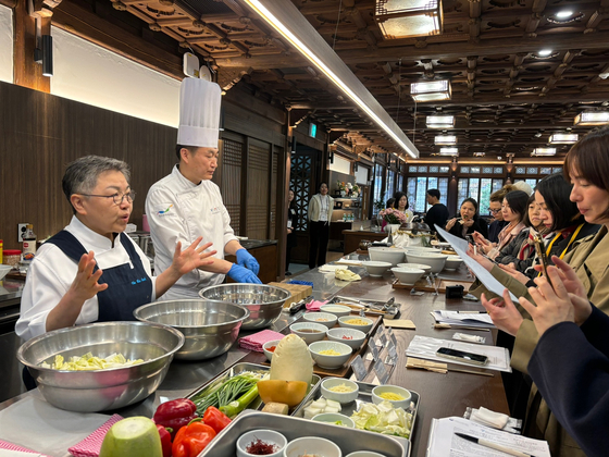Chef Cho Hee-sook, far left, leads the “Kimchi, Jang and Traditional Liquor: Fermentation of Hansik” workshop at the Korea House in Jung District, central Seoul, on Tuesday [KOREA FOOD PROMOTION INSTITUTE]