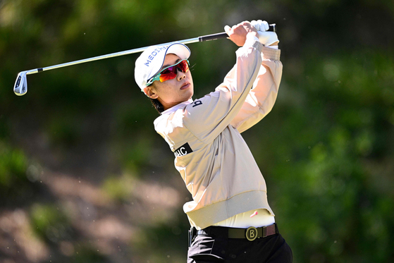 Korea's An Na-rin tees off on the eighth hole in her semifinal match against Nelly Korda of the United States on day four of the T-Mobile Match Play presented by MGM Rewards at Shadow Creek Golf Course on Saturday in Las Vegas, Nevada. [AFP/YONHAP]