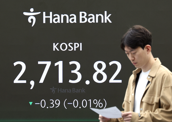 A screen in Hana Bank's trading room in central Seoul shows the stock market prices as it opens on Monday. [YONHAP]