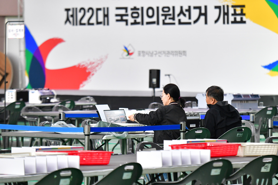 Election officials conduct final checks at a polling station in Pohang, North Gyeongsang, on Tuesday, the day before the general election. [NEWS1] 