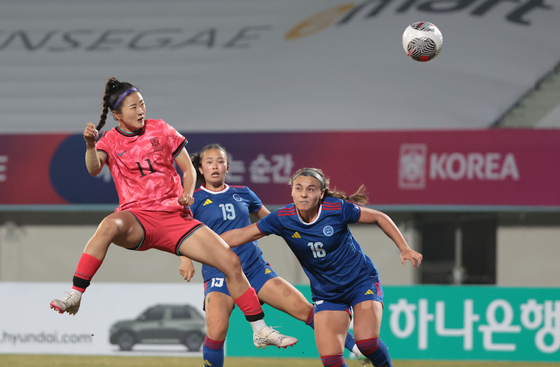 Korea's Choe Yu-ri attempts a header during the match against the Philippines at Icheon Sports Complex in Icheon, Gyeonggi on Monday, which Korea won 2-1. [YONHAP]