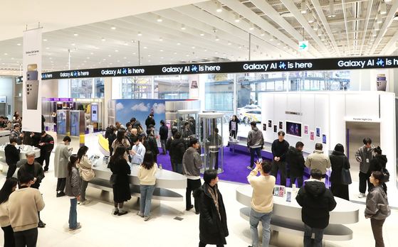 People browse products at a Samsung Electronics retail store in western Seoul [SAMSUNG ELECTRONICS]