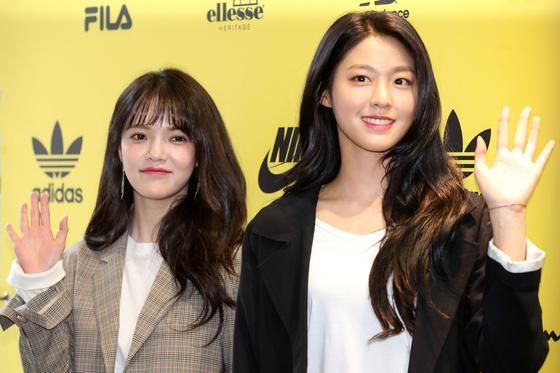 Members Jimin, left, and Seolhyun of girl group AOA on April 13, 2018 [YONHAP]