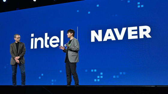 Intel CEO Pet Gelsinger, left, and Ha Jung-woo, Naver's head of AI Innovation, speak on stage at the Intel Vision 2024 event in Phoenix, Arizona on April 9. [INTEL]