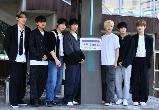 Boy band The KingDom poses for photos after voting for the general election on April 5. [IST ENTERTAINMENT]