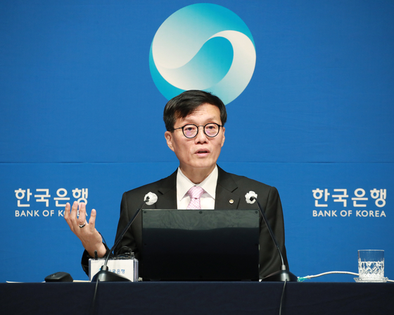 Bank of Korea (BOK) Gov. Rhee Chang-yong speaks during a post-policy press conference in central Seoul on Friday. The BOK kept its interest rate steady at the 15-year high of 3.5 percent. [BOK]