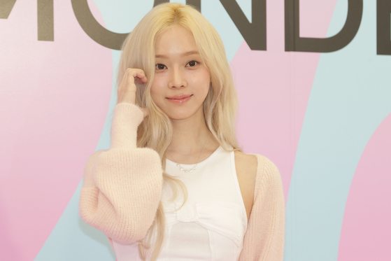 Winter of girl group aespa poses for a photo at makeup brand Mamonde's pop-up event held in Seoul on March 8. [YONHAP]