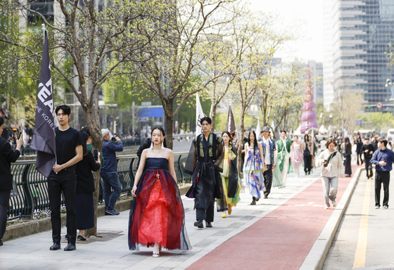 Models do a catwalk along the Cheonggyecheon in central Seoul on Friday, for a hanbok (traditional Korean dress) fashion show. [KOREA TOURISM ORGANIZATION] 