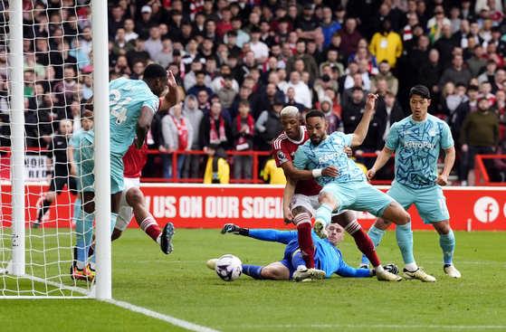 Wolverhampton Wanderers' Matheus Cunha, second from right, scores his side's second goal during a Premier League match against Nottingham Forest at the City Ground, in Nottingham, England on Saturday. [AP/YONHAP] 