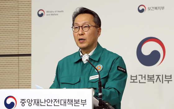 Second Vice Health Minister Park Min-soo speaks during a briefing after the Central Disaster and Safety Countermeasure Headquarters meeting on April 8 at at the Sejong government complex in Sejong. [NEWS1]