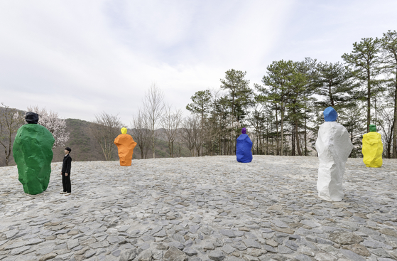 Installation view of ″BURN TO SHINE″ on view at Museum SAN. Shown are the “nuns+monks″ sculptures. [MUSEUM SAN]