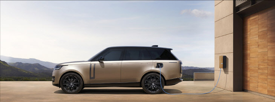 The plug-in hybrid version of the latest Range Rover, which will hit Korea within the year. [JLR KOREA]