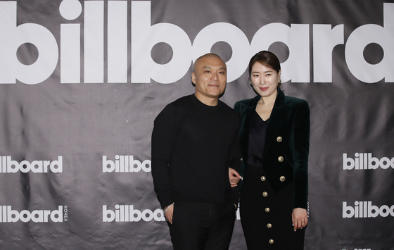 Billboard President Mike Van, left, and Billboard Korea publisher and CEO Yuna Kim pose for photos during a press conference held on April 15 in southern Seoul prior to the launch of Billboard Korea in June. [NEWS1]