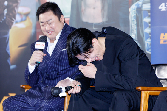 Don Lee, left and Kim Moo-yul talk to the press about the upcoming film "The Roundup: Punishment" on Wednesday in Seongdong District, eastern Seoul. [NEWS1]