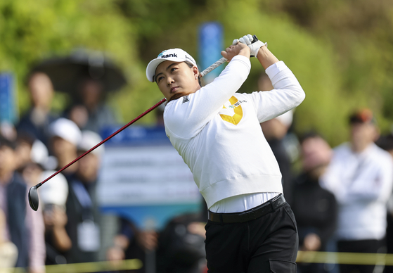 Minjee Lee hits a shot during the BMW Ladies Championship at the Seowon Valley Country Club in Paju, Gyeonggi on Oct. 22, 2023. [YONHAP] 