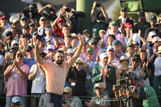 Scottie Scheffler celebrates at the 18th green after winning for the second time at Masters Tournament at Augusta National Golf Club in Augusta, Georgia on Sunday. [GETTY IMAGES]