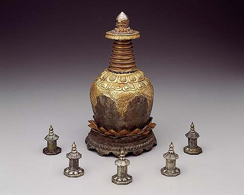 Silver-gilt Lamaist pagoda-shaped sarira reliquary dating back to the 14th century during the Goryeo Dynasty (918-1392) [MFA] 
