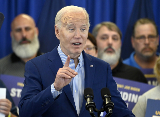 U.S. President Joe Biden calls for tripling tariffs on Chinese steel imports while speaking at the United Steelworkers headquarters in Pittsburgh, Pennsylvania, on April 17. [EPA/YONHAP]