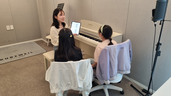 Children take vocal lessons at SM Universe, SM Entertainment's K-pop education branch in southern Seoul, on April 7. [YOON SO-YEON]