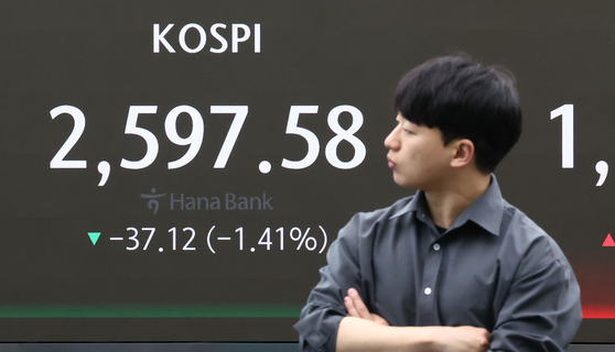A screen in Hana Bank's trading room in central Seoul shows the stock market prices as it opens on Friday. [YONHAP]