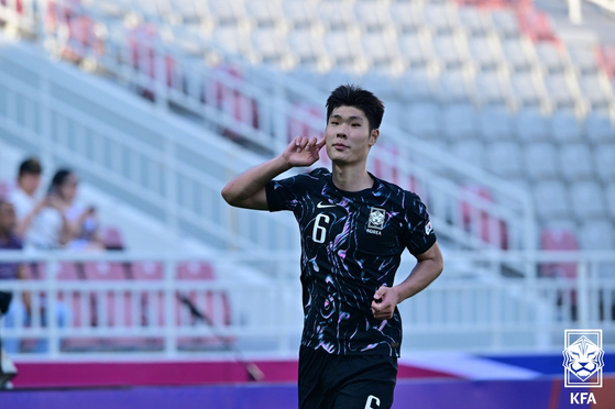 Korea's Lee Young-joon celebrates scoring a goal during an AFC U-23 Asian Cup group stage match against China at Abdullah bin Khalifa Stadium in Doha, Qatar on Friday. [YONHAP] 