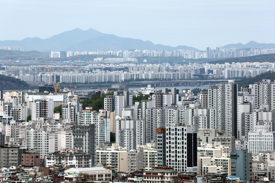 Apartment buildings are shown in a photo taken from Mount Namsan in central Seoul on Sunday. [YONHAP]