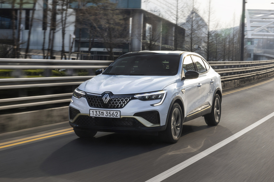 The new Renault Arkana is pictured on the road. [RENAULT KOREA]